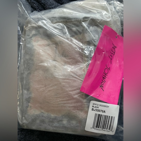 🍂🐝BETSEY JOHNSON Spritz Crossbody Bag - Picture 10 of 10